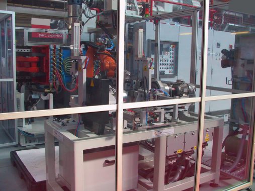 robotisiertes System für die Bearbeitung von Rohren